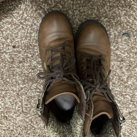 Boot - Picture 2 of 3